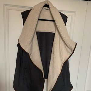 EUC Columbia Sherpa Lined Vest